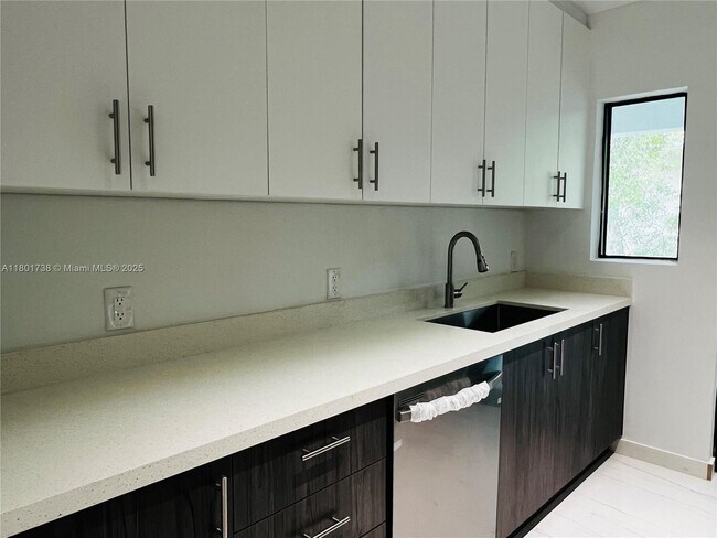 Foto del edificio - 1155 102nd St