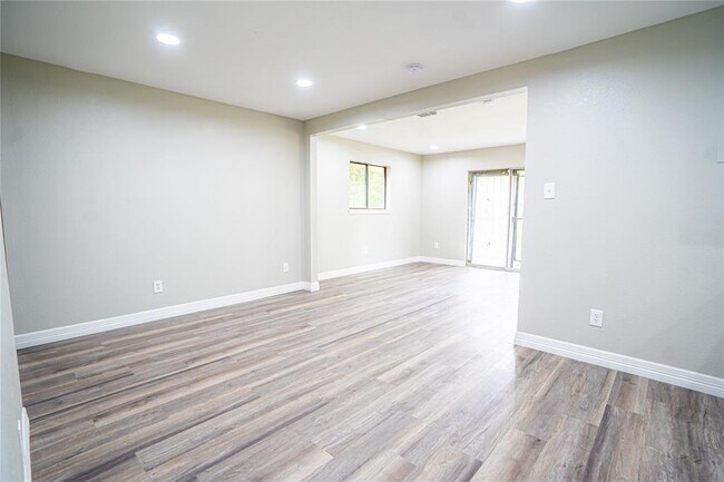 Foto del edificio - 7130 Heath St