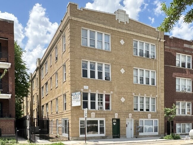 Building Photo - 5662 N Ridge Ave
