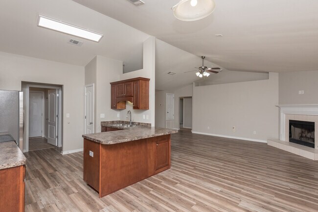Building Photo - 8770 Kennedy Dr
