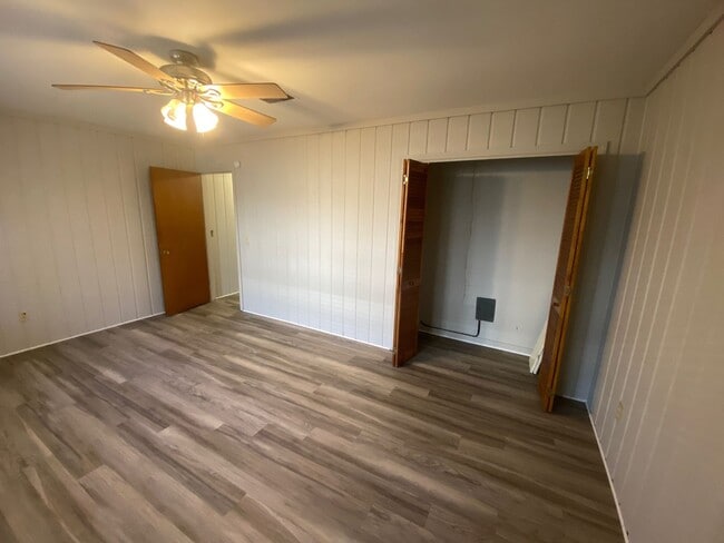 Building Photo - 722 Holly St