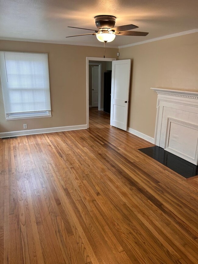 Building Photo - Midtown Cozy