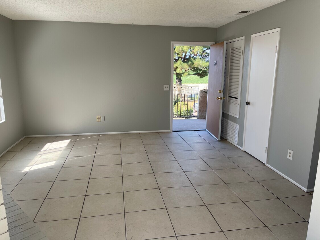 Foto principal - 1025 N Tippecanoe Ave