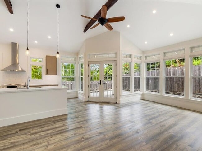 Building Photo - W/D, AC, Modern Design, Recently Built, Si...