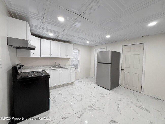 Foto del edificio - 210-212 Center Ave