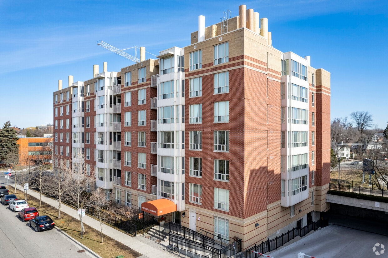Rosewell Gardens Apartments Apartments 515 Rosewell Ave Toronto, ON