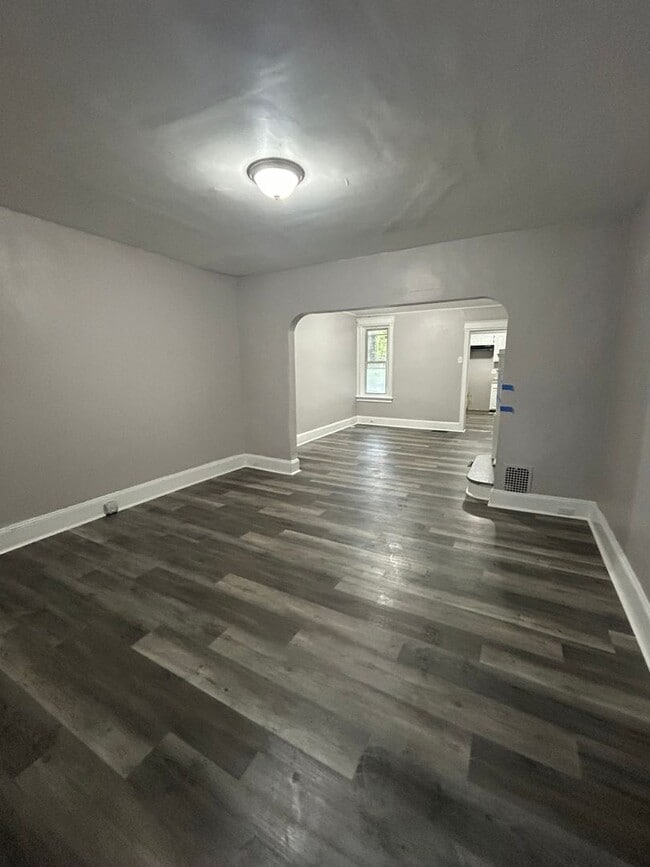 Building Photo - 680 Southard St