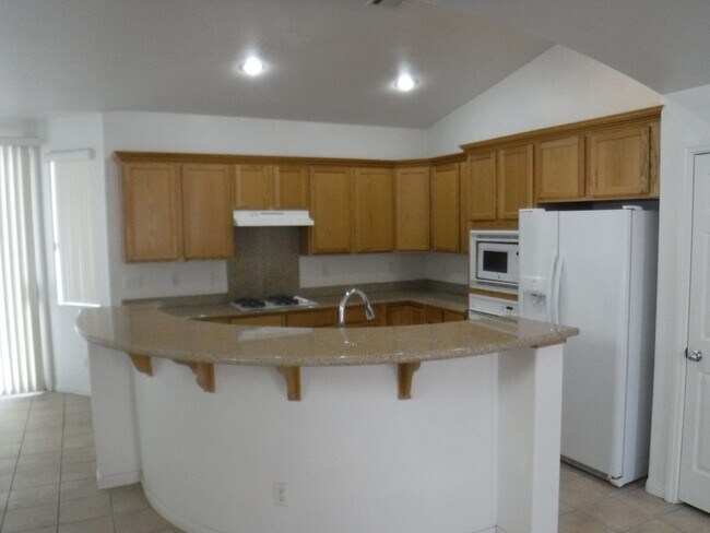 Foto del edificio - 2 BED, 2 BATH HOME WITH CASITA (3rd bedroom is the casita)