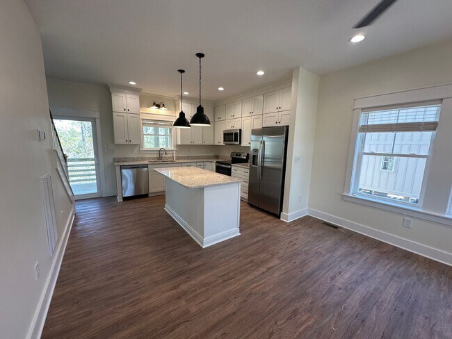 Foto del edificio - 2 Bed/2 Bath Long-Term Rental in Manteo!