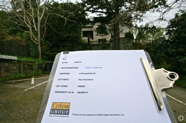Foto del edificio - 4 Greenfield Ct