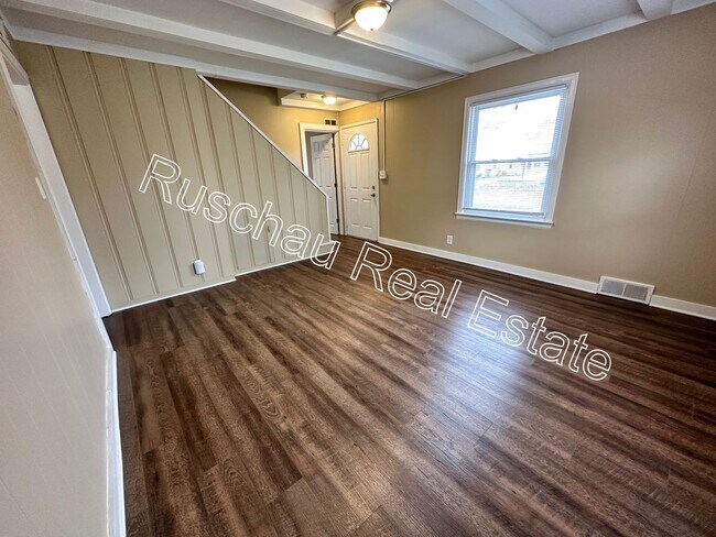 Foto del edificio - 4 Bed 1 bath  home