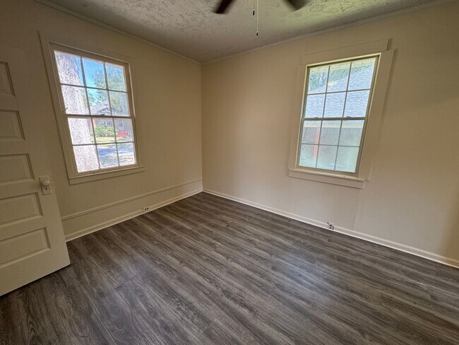 Foto del edificio - 1/1 House in Celanese- $850