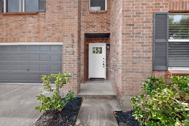 Foto del edificio - 5317 Gingerwood Dr
