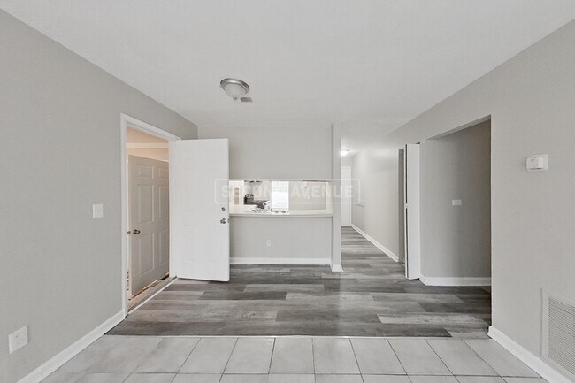 Building Photo - 4084 Overland Trl