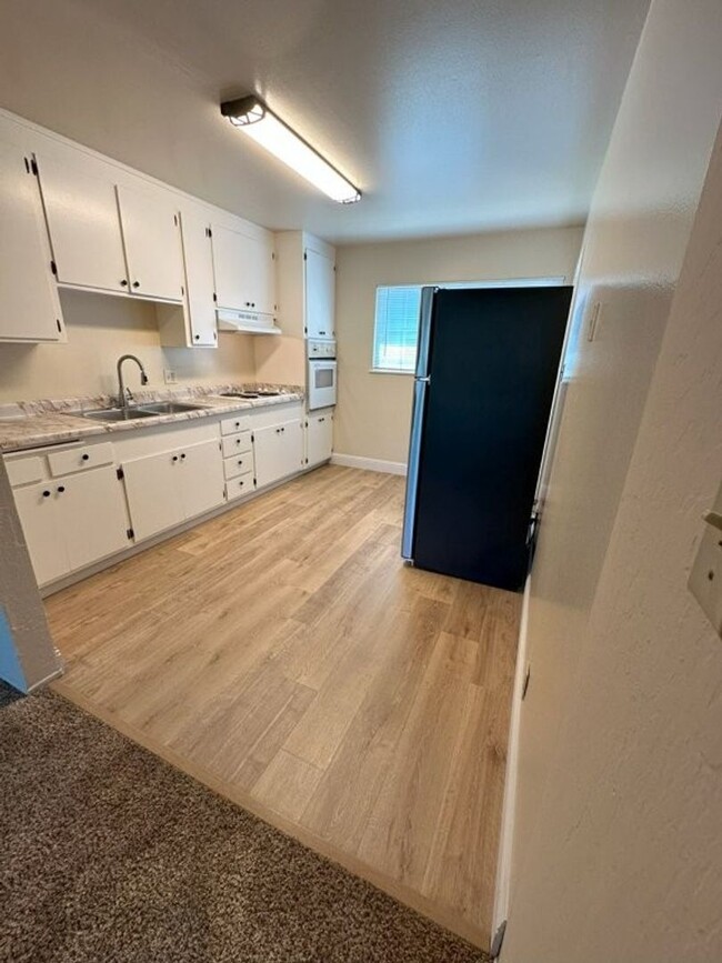 Building Photo - Lund/DUPLEX