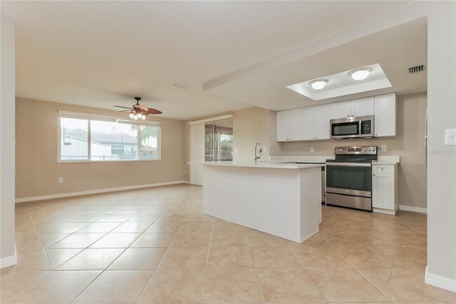 Foto del edificio - 4153 Woodtrail Blvd