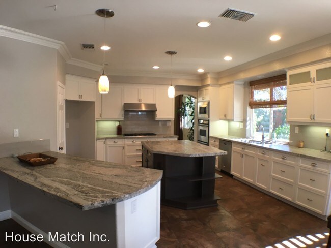 Foto del edificio - 5 br, 3 bath House - 2432 South Trail Court