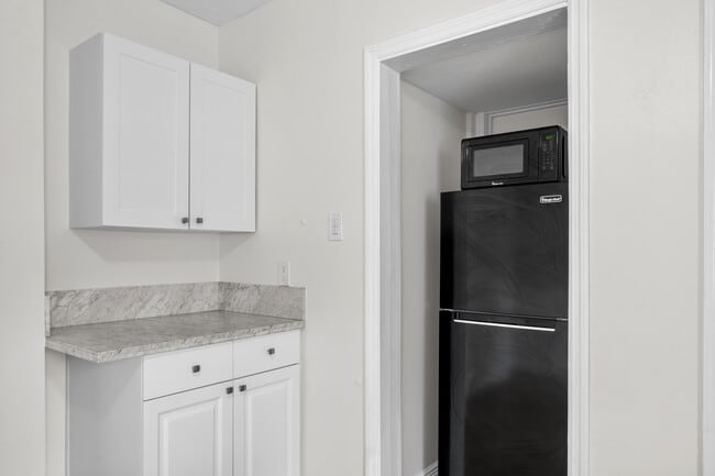 Building Photo - 1041 NE 9th Ave