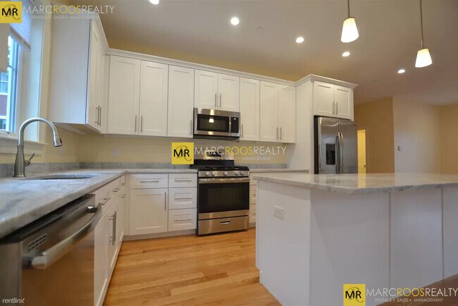Building Photo - 7B Sparhawk St