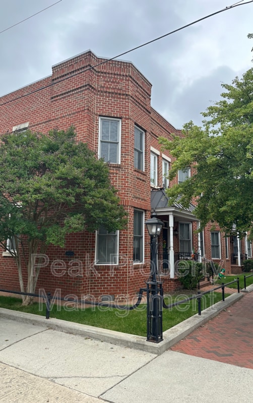 Building Photo - 1424 W Cary St.