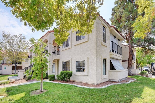 Foto del edificio - 4700 Nara Vista Way