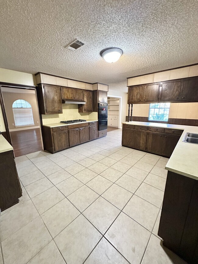 Building Photo - 3572 Madeira Dr