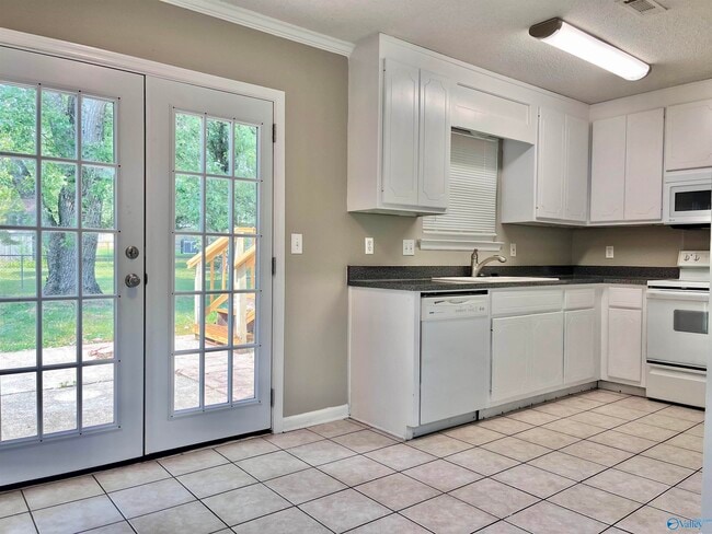 Building Photo - 102 Yellowwood Ct