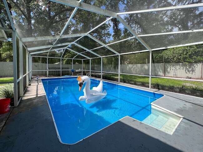 Building Photo - 3BR/2BA POOL HOME in SW Gainesville - avai...