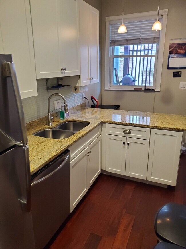 Eat In Kitchen, modern with stainless appliances - 2009 13th St NW