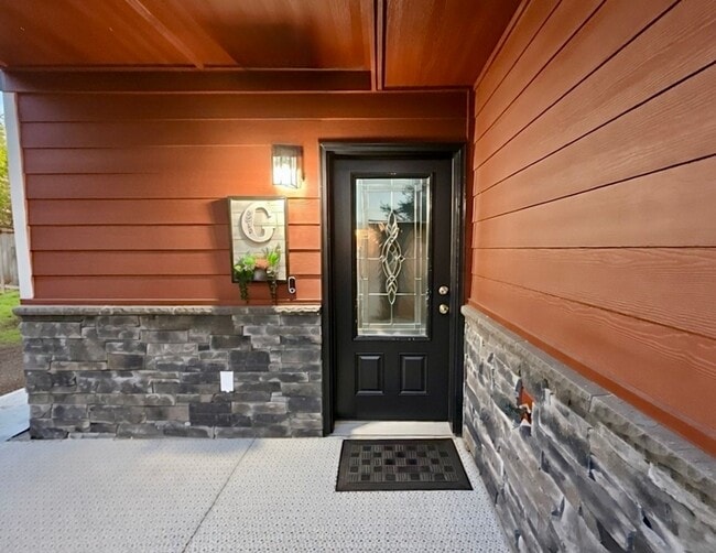 Building Photo - Beautiful 3 Bedroom Townhouse in Everett