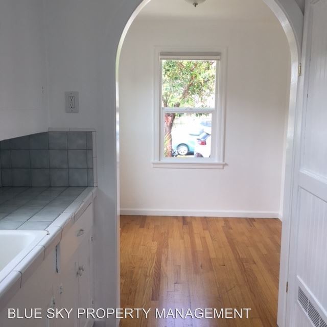 Foto del edificio - 1820 Portola Dr