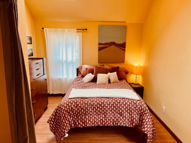 Building Photo - 1 Bed 1 Bath ADU Fully Furnished