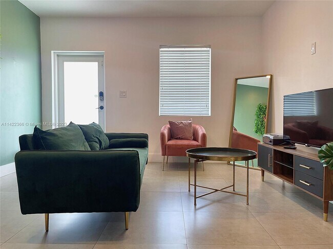Foto del edificio - 220 NW 47th St