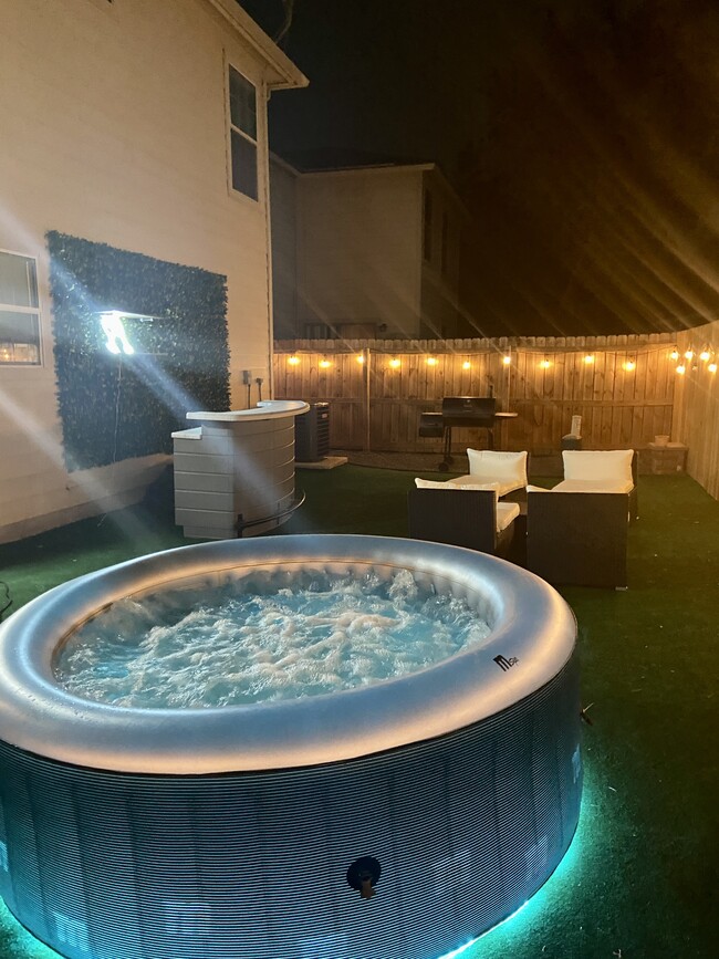 Building Photo - 410 Mahogany Chest