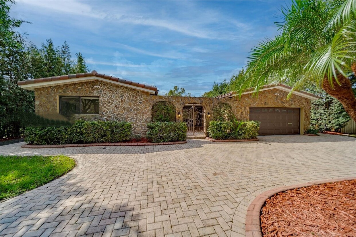 Foto principal - 8900 SW 49th Ct