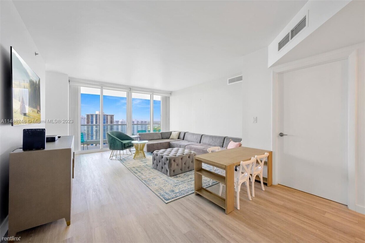 Primary Photo - 3 br, 2 bath Condo - 7000 Island Blvd Apt ...