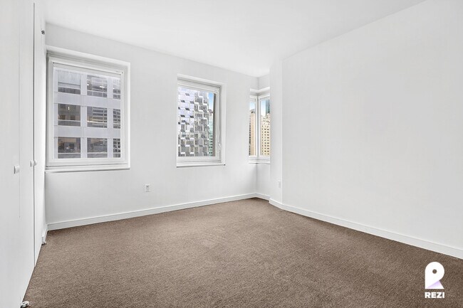 Building Photo - 70 W 45th St