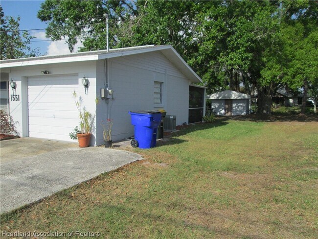 Foto del edificio - 1551 Lake Clay Dr