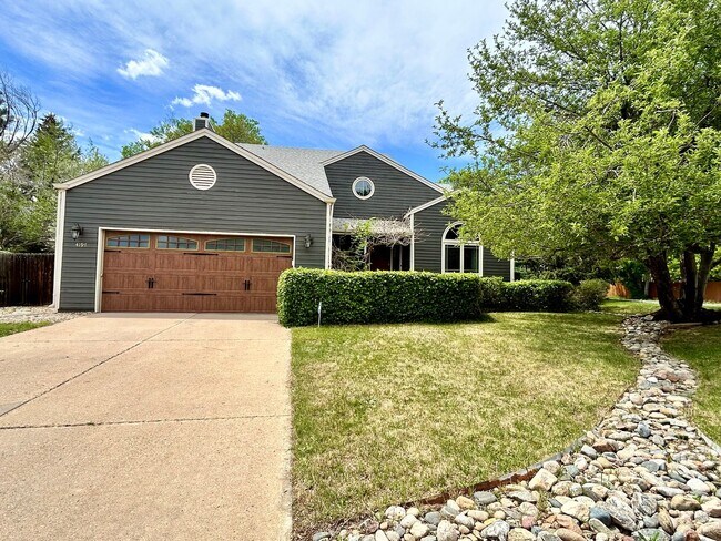 Building Photo - Beautiful 5 Bedroom Home with Large Private Yard