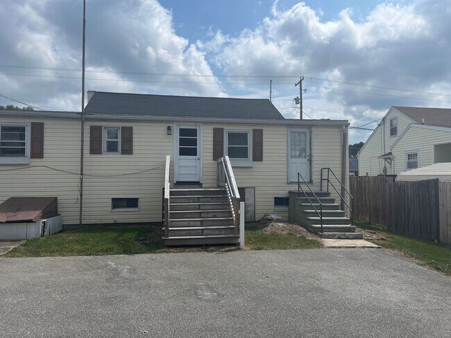 Building Photo - 796 Hanover Pike