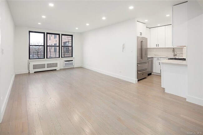 Building Photo - 35-20 Leverich St