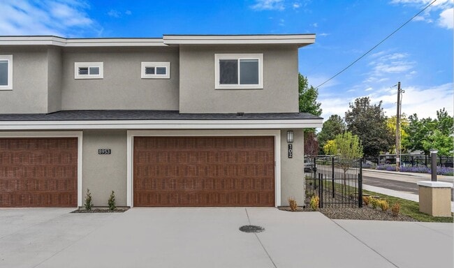 Foto del edificio - Boise 3 Bed 2.5 Bath 2 Car Garage Town available 3/6/26