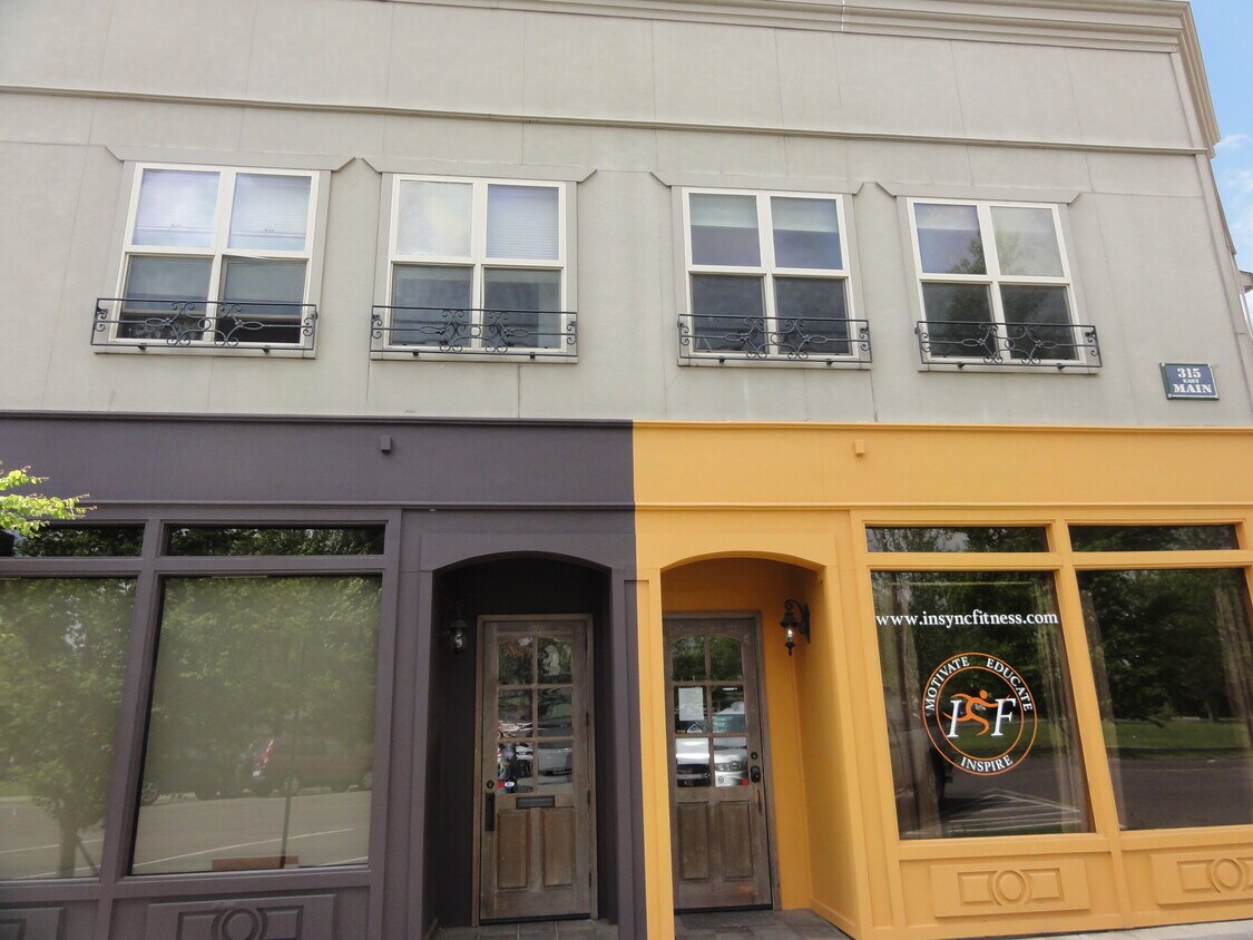 Primary Photo - 315 E Main St