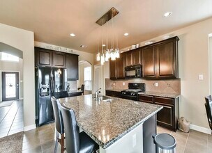 Building Photo - 2575 Riverway Dr