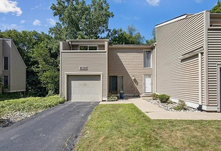 Primary Photo - 3631 E Meadows Ct