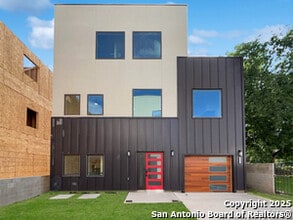 Building Photo - 2615 S Flores St