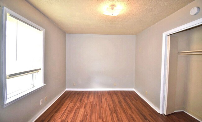 Foto del edificio - 1107 Division St