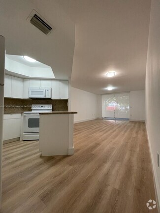 Building Photo - 8333 Lake Dr