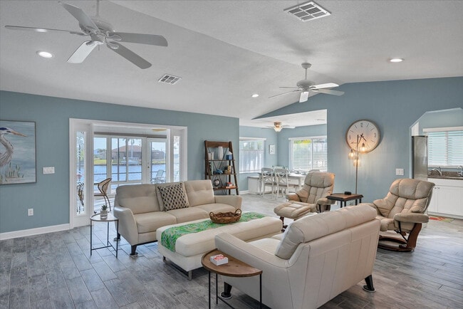 Building Photo - 15826 Aqua Cir