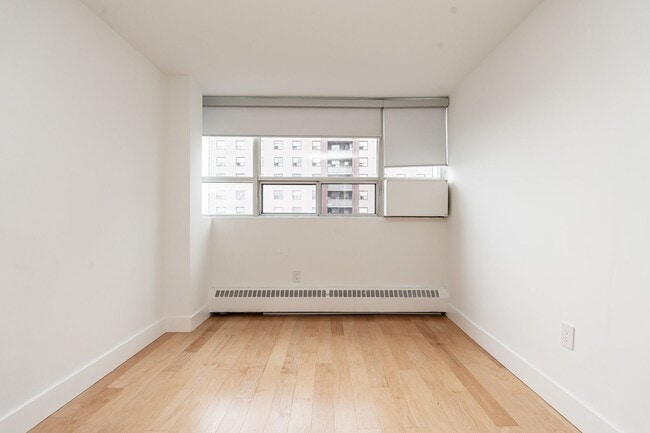Building Photo - 730 St Clarens Ave